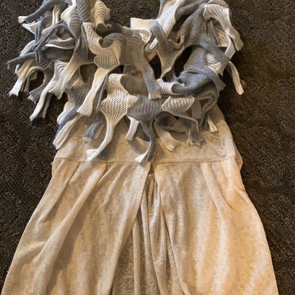 Translucent, cream-coloured, sweater-vest - Picture 8 of 9